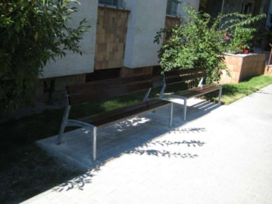 mestský mobiliár lavičky
