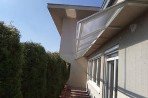 strieška na úzky balkón