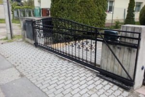 samonosná brána s výplňou kované prvky