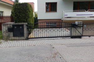 samonosná brána s výplňou kované prvky