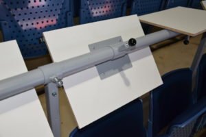 sklopné stolíky na zimnom štadióne Ondreja Nepelu